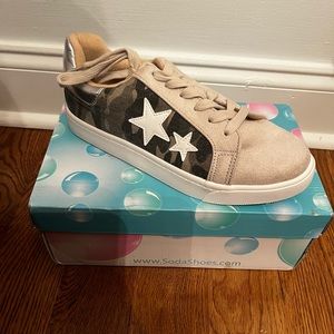 Brand new Soda Fashion Sneakers Camo 8.5
